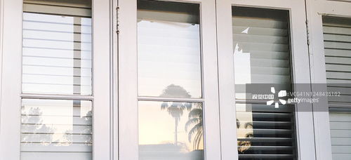 安裝門窗的攝影圖片指南 捕捉專業工藝與美學細節